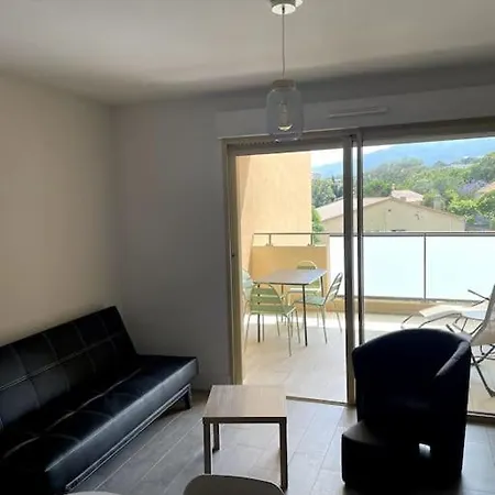 Tres Beau T2 Idealement Situe. * Bastia (Corsica)