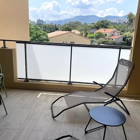Tres Beau T2 Idealement Situe. Apartamento *